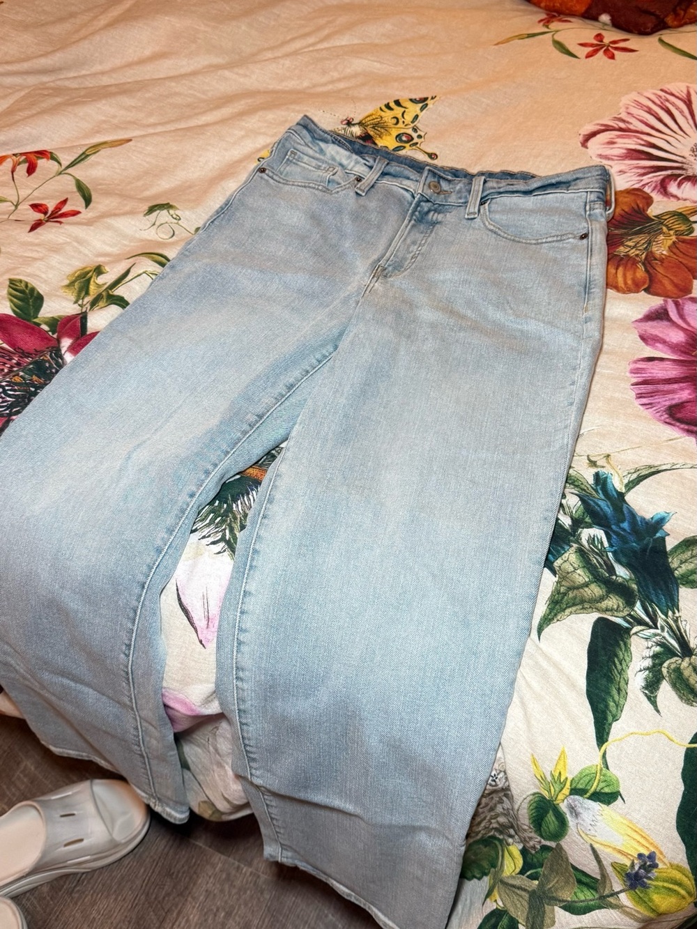 Old Navy Light Wash Women’s Wide Leg Jeans